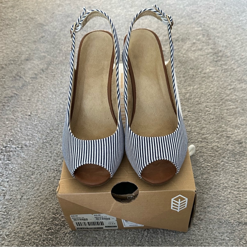 Call it Spring - Sling back espadrilles - Size US 9, EU 40 - Blue and White